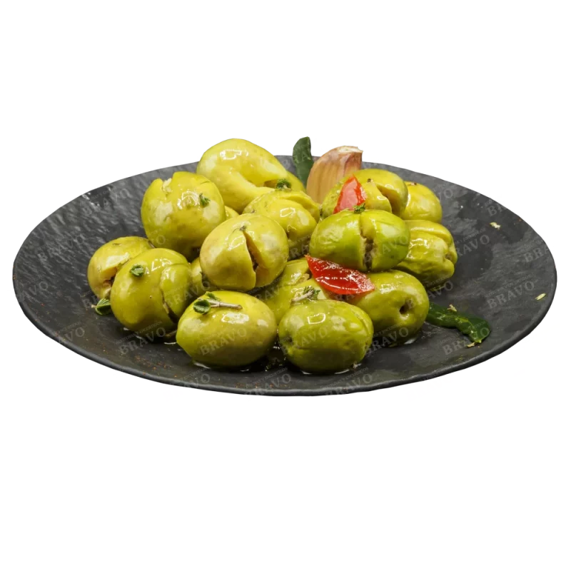 aceitunas partidas aliñadas con aceite